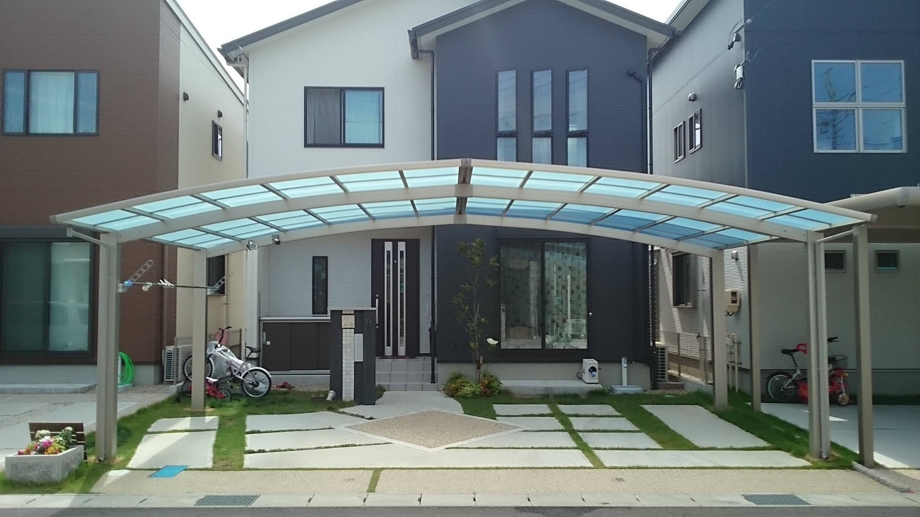2台用カーポート新設工事 | 名古屋市北区のエクステリア工事ならイズ美