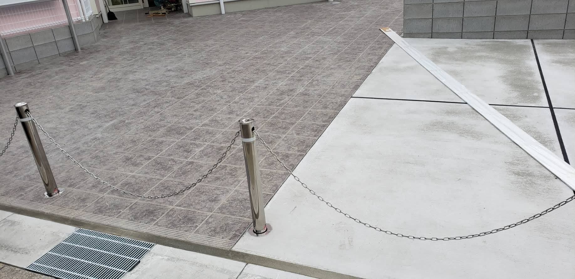 駐車場ポール設置 | 名古屋市北区のエクステリア工事ならイズ美