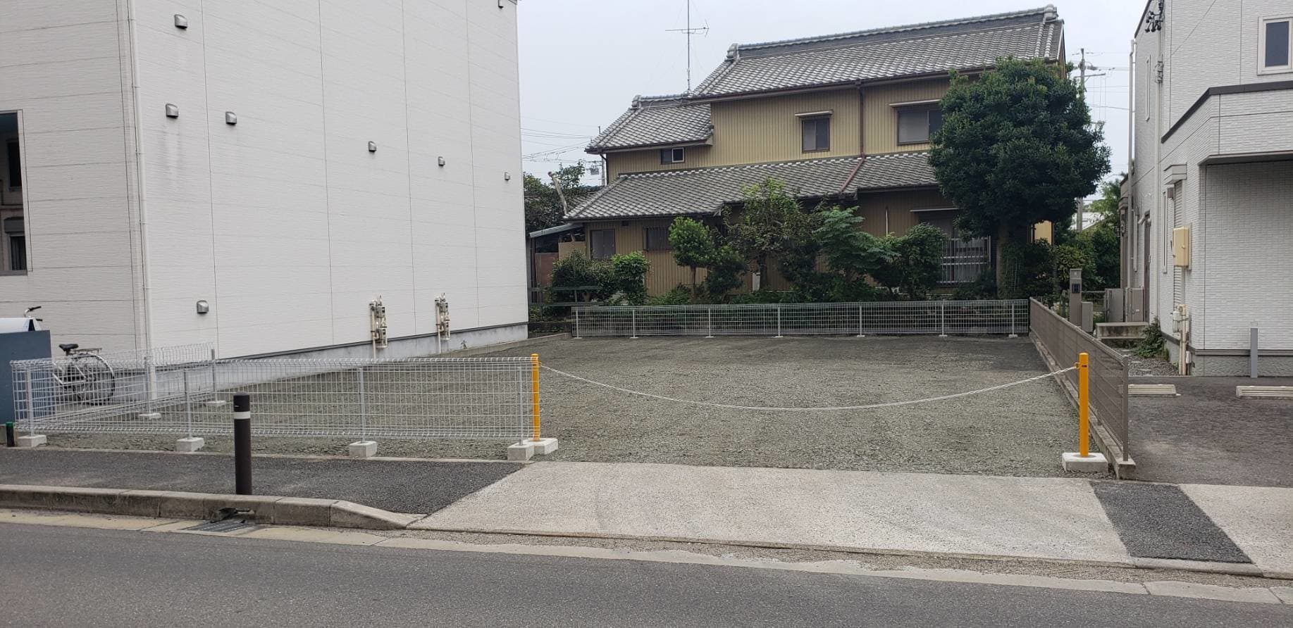 駐車場ポール新設 | 名古屋市北区のエクステリア工事ならイズ美