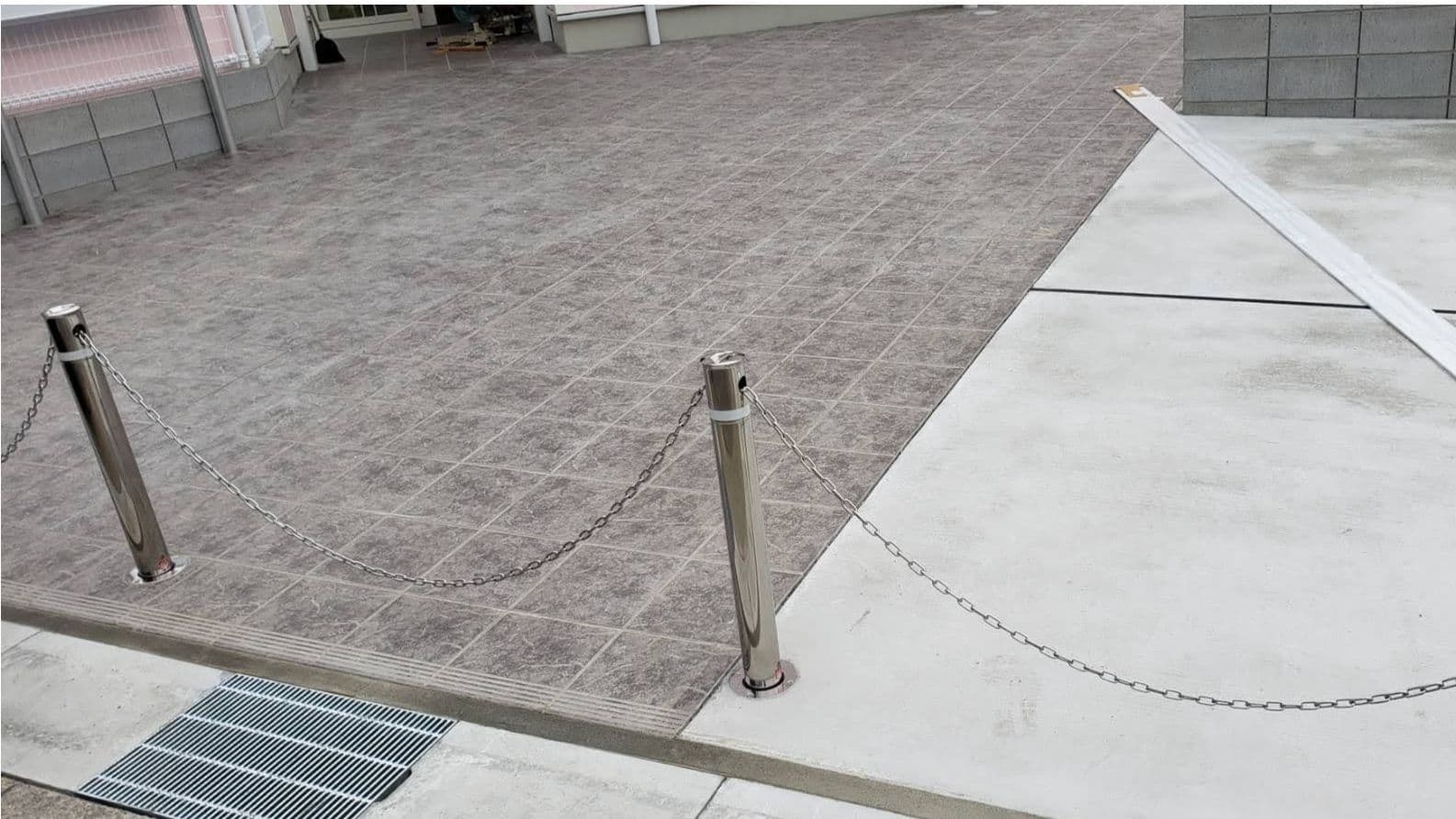 駐車場ポール設置 名古屋市北区 | 名古屋市北区でエクステリア工事ならイズ美