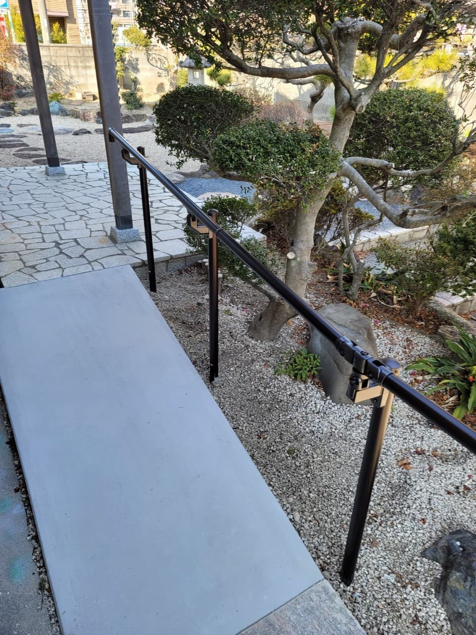 スロープ手すり設置 | 名古屋市北区のエクステリア工事ならイズ美