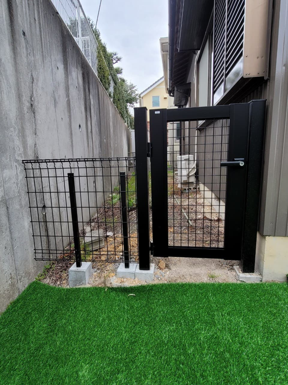 門扉・ネットフェンス設置 | 名古屋市北区のエクステリア工事ならイズ美